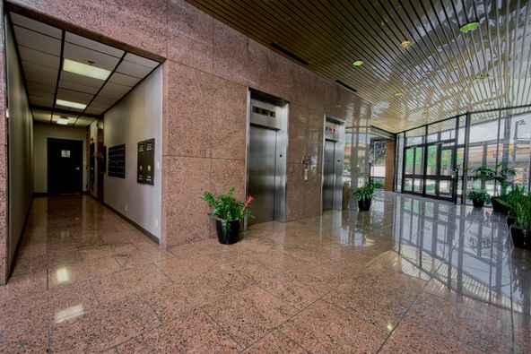 Forest Ridge Building: 1600 Airport Fwy, Bedford, TX 76022